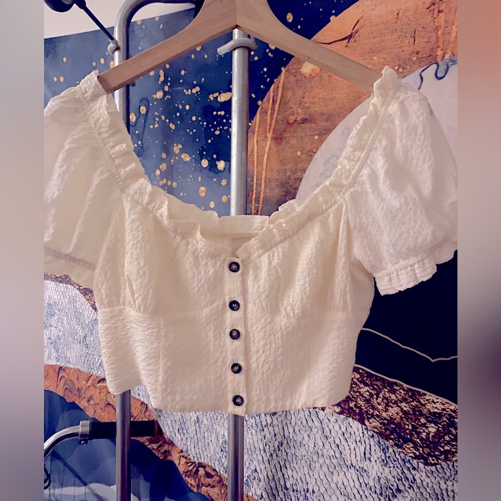 ⭕️ BOGO! H&M Short Puff Sleeve Button Down Cup Detail Crop Top -see size details